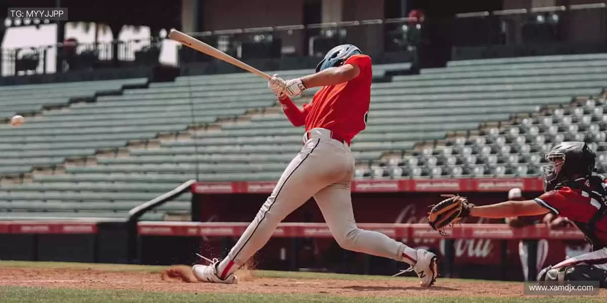 「弹幕互动 + 专家解读，边看边聊才是观赛标配！💬加入直播间，一起嗨翻天！」